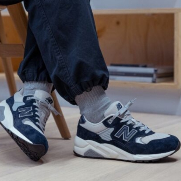 New Balance 580 MT5800G2 Unisex Womens Sz - Picture 2 of 12